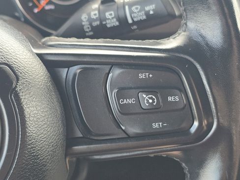 Used 2022 Jeep Wrangler Willys image 8