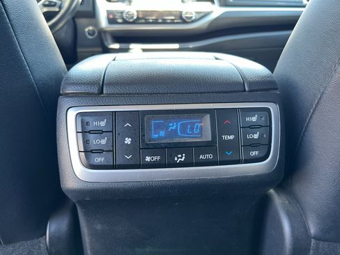 Used 2019 Toyota Highlander Limited Platinum AWD/4WD image 27