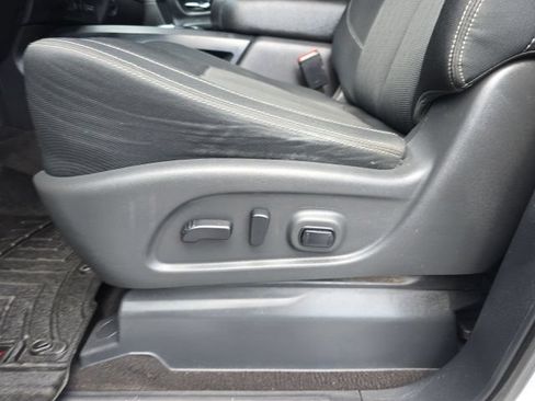 Used 2019 Nissan Titan SV w/ SV Convenience Package AWD/4WD image 16