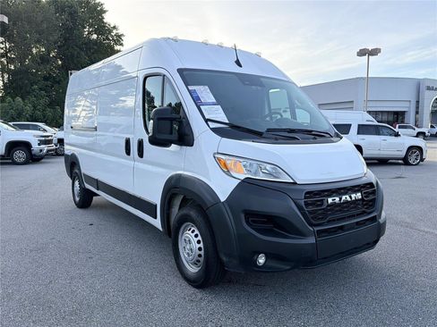 Used 2024 RAM ProMaster 2500 w/ Convenience Group FWD image 4