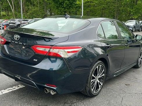 Used 2020 Toyota Camry SE w/ Carpet Mat Package FWD image 5