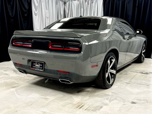 Used 2019 Dodge Challenger SXT image 6