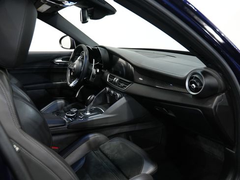 Used 2019 Alfa Romeo Giulia Quadrifoglio w/ Driver Assist Dynamic Package image 37