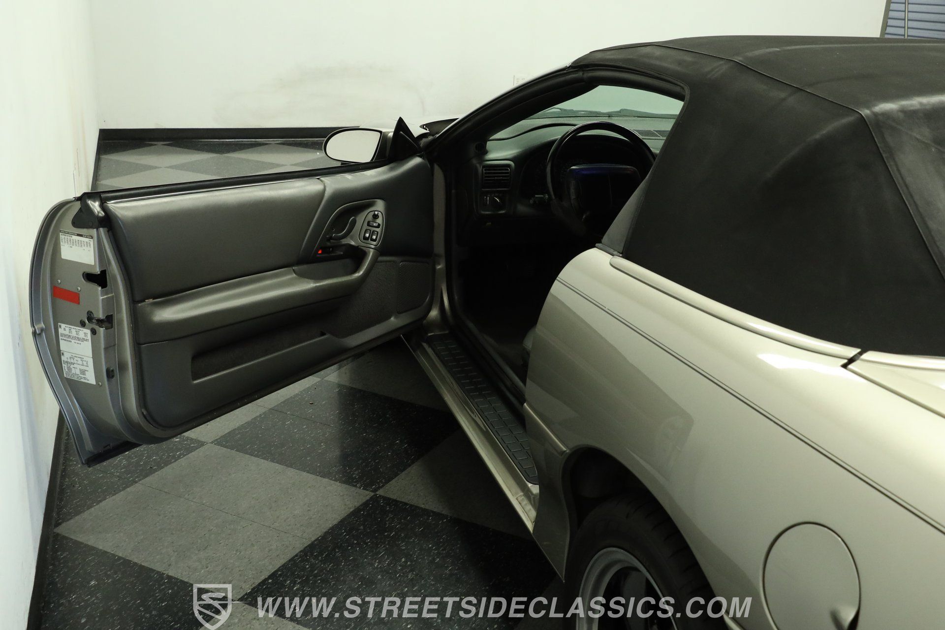 Used 1999 Chevrolet Camaro Z28 RWD image 33