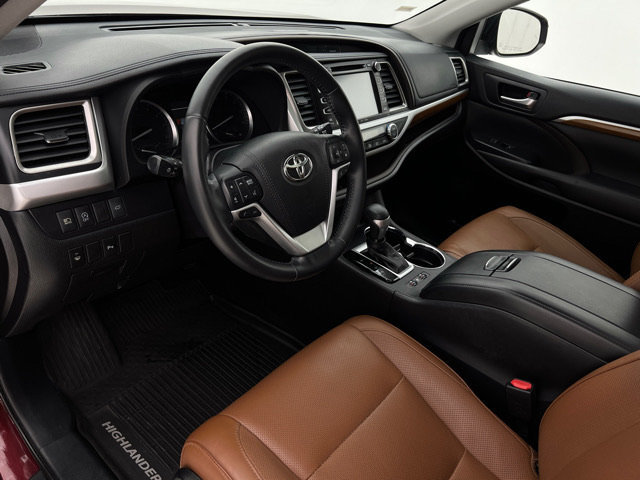 Used 2018 Toyota Highlander Limited AWD/4WD image 12