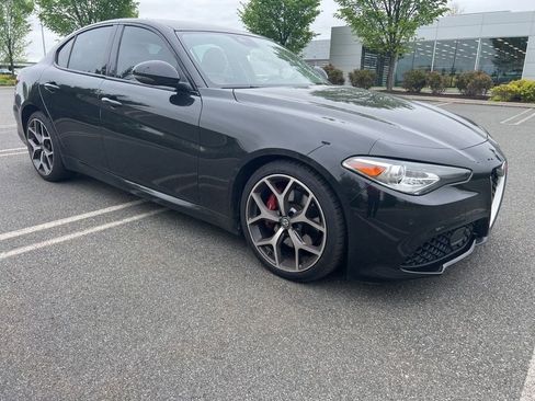 Used 2018 Alfa Romeo Giulia Ti Sport w/ Quick Order Package 22S Sport AWD/4WD image 3