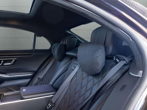 Used 2022 Mercedes-Benz S 580 4MATIC Sedan w/ AMG Line Package image 60