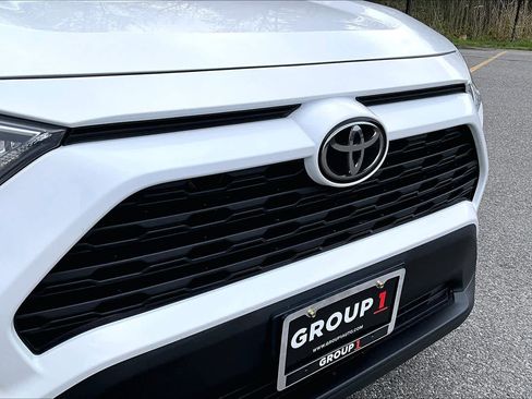 Used 2021 Toyota RAV4 XLE AWD/4WD image 32
