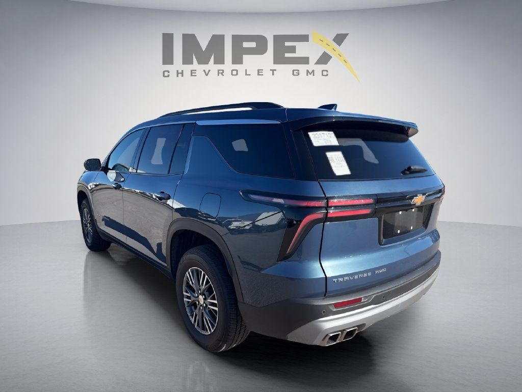 Used 2026 Chevrolet Traverse LT AWD/4WD image 3