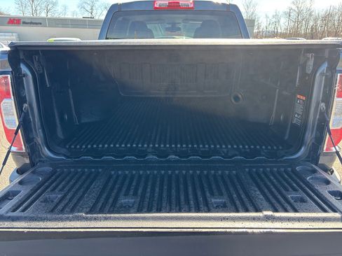 Used 2017 GMC Canyon SLE image 10