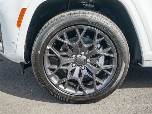 New 2026 Jeep Grand Cherokee L Summit image 9