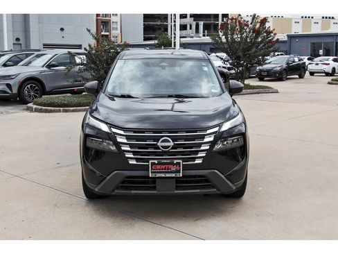 Used 2024 Nissan Rogue S AWD/4WD image 2