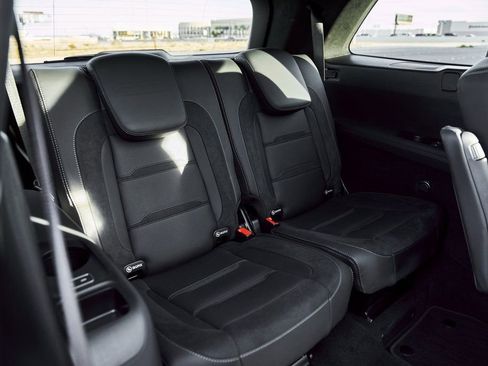 Used 2025 Mercedes-Benz GLS 63 AMG 4MATIC image 43