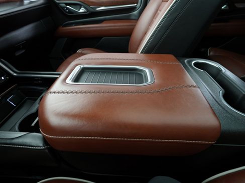 Used 2023 GMC Yukon Denali Ultimate image 33