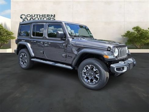 Used 2025 Jeep Wrangler Unlimited Sahara AWD/4WD image 7