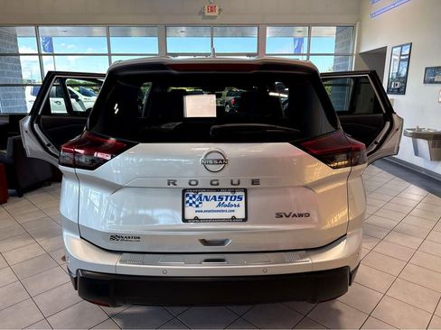 Used 2024 Nissan Rogue SV AWD/4WD image 10