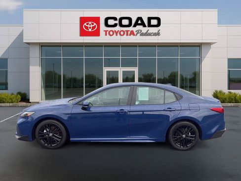 Used 2025 Toyota Camry SE FWD image 2