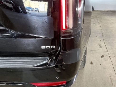 Used 2022 Cadillac Escalade Sport Platinum image 11