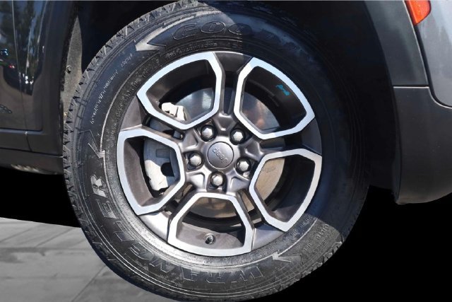 Used 2024 Jeep Grand Cherokee Trailhawk AWD/4WD image 3