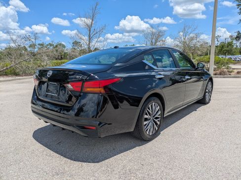 Used 2024 Nissan Altima 2.5 SV FWD image 4