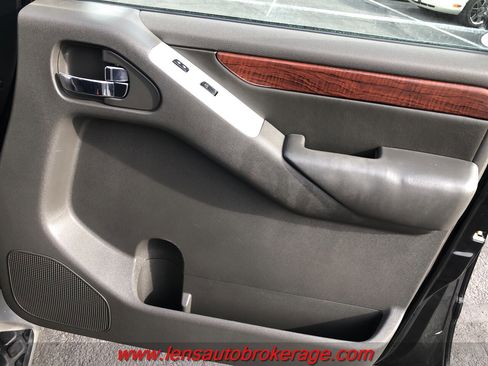 Used 2008 Nissan Pathfinder LE w/ Navigation Pkg image 22