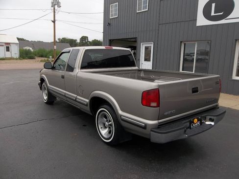 Used 1998 Chevrolet S10 Pickup LS w/ Preferred Equipment Group RWD image 8