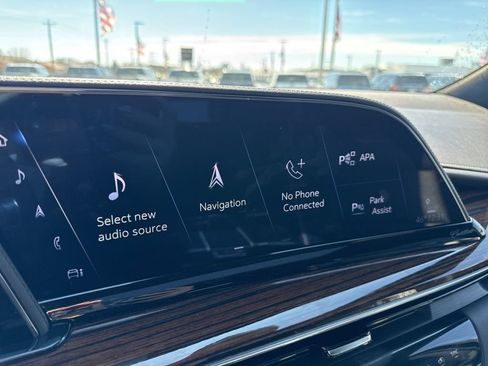 Used 2023 Cadillac Escalade Premium Luxury AWD/4WD image 37