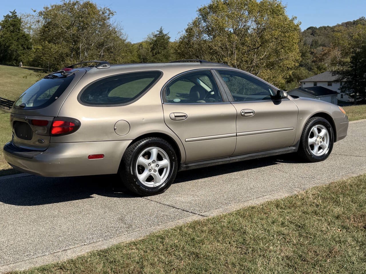 Used 2002 Ford Taurus SE FWD image 13