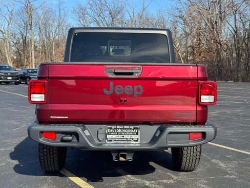 Used 2021 Jeep Gladiator Sport image 5