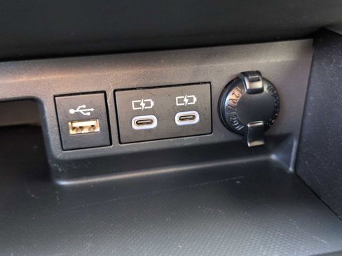 Used 2023 Toyota Highlander L image 30