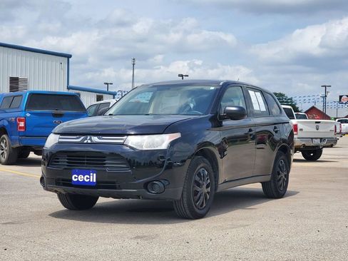 Used 2014 Mitsubishi Outlander ES FWD image 2