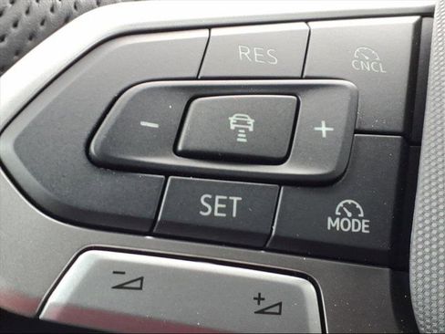 New 2026 Volkswagen Tiguan SE R-Line image 23