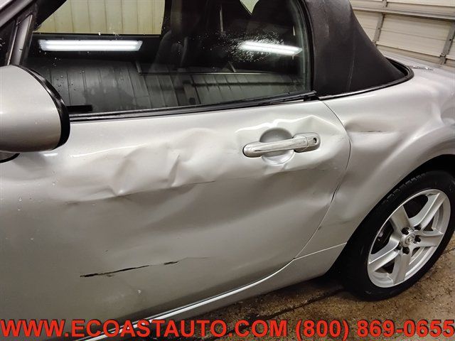Used 2006 MAZDA MX-5 Miata RWD image 14