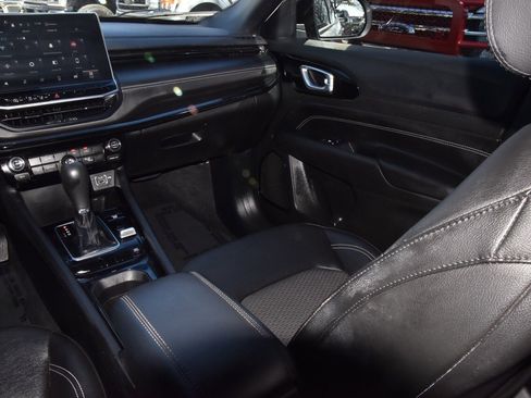 Used 2024 Jeep Compass Latitude w/ Altitude Special Edition image 17