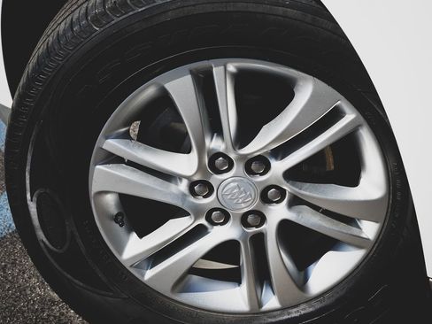 Used 2020 Buick Enclave Essence image 7