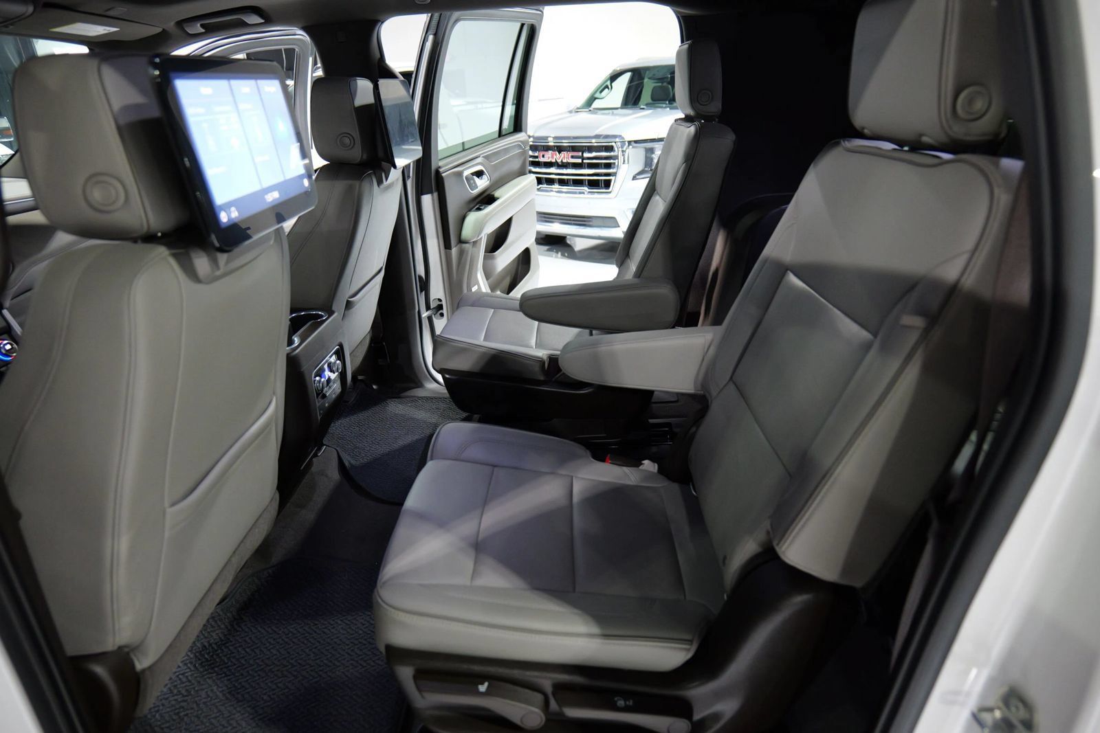 Used 2021 GMC Yukon XL SLT w/ SLT Luxury Plus Package AWD/4WD image 17