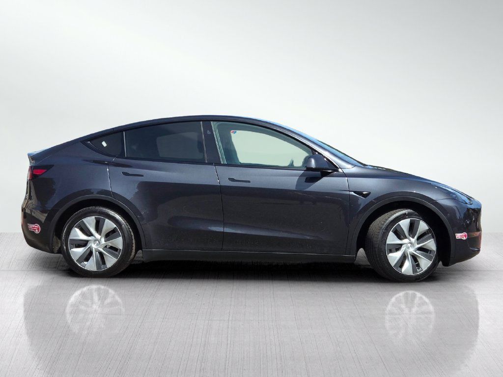 Used 2024 Tesla Model Y Long Range AWD/4WD image 4