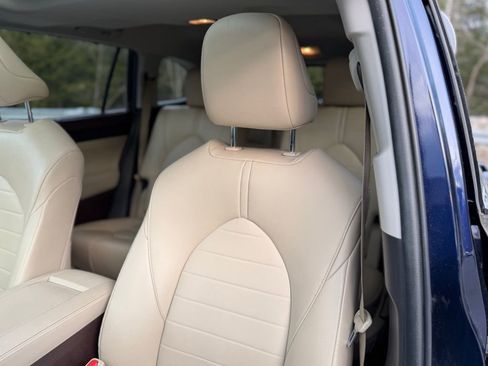 Used 2022 Toyota Highlander XLE image 6
