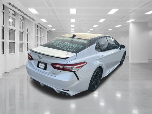 Used 2020 Toyota Camry XSE image 5