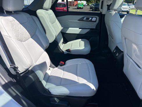 Used 2025 Ford Explorer Platinum w/ Ultimate Package AWD/4WD image 21