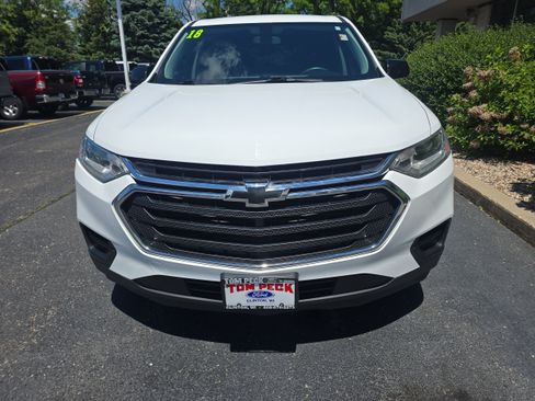 Used 2018 Chevrolet Traverse LS w/ LPO, Blackout Package FWD image 5