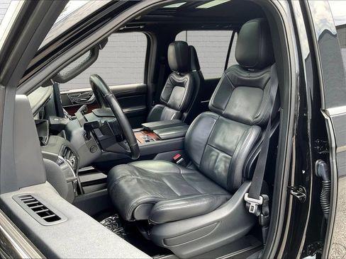Used 2023 Lincoln Navigator Reserve RWD image 16