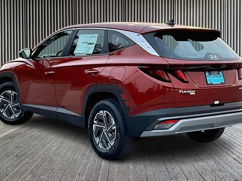 New 2026 Hyundai Tucson Blue SE image 3