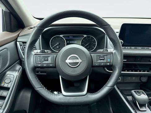 Used 2023 Nissan Rogue SV w/ SV Premium B Package image 12