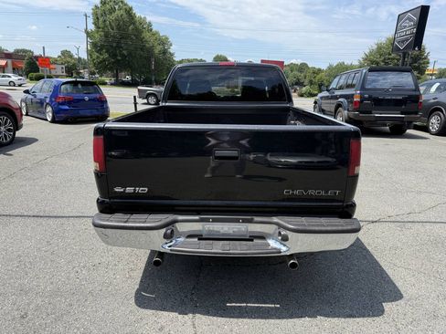 Used 2002 Chevrolet S10 Pickup LS w/ LS Preferred Equipment Group RWD image 6