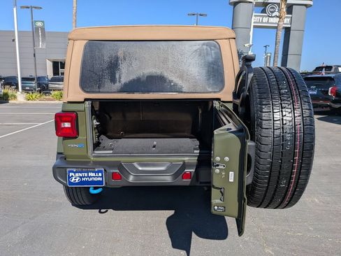 Used 2022 Jeep Wrangler Unlimited Sahara AWD/4WD image 32
