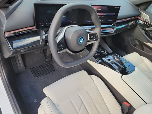 Certified 2026 BMW i5 M60 w/ Premium Package RWD image 16