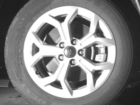 Used 2025 Jeep Compass Latitude image 13