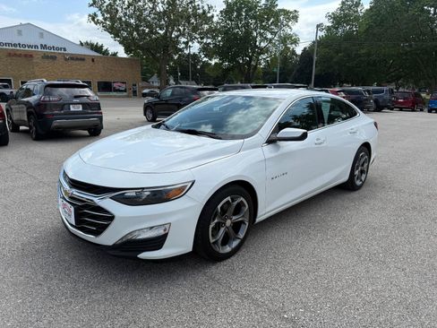 Used 2021 Chevrolet Malibu LT FWD image 1