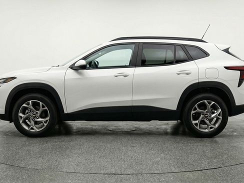 Used 2025 Chevrolet Trax LT image 5